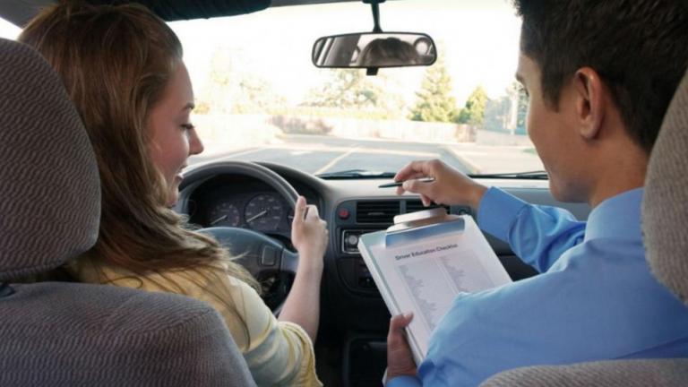 Οδηγοί από τα 17 - Τι αλλάζει στον τρόπο απόκτησης διπλώματος οδήγησης