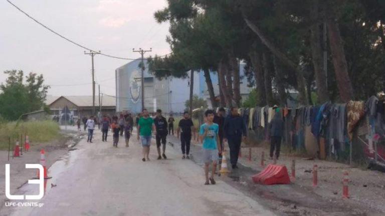 Πλημμύρισε από τη βροχή δομή φιλοξενίας στη Θεσσαλoνίκη: Ένταση μεταξύ μεταναστών και αστυνομικών (ΦΩΤΟ)