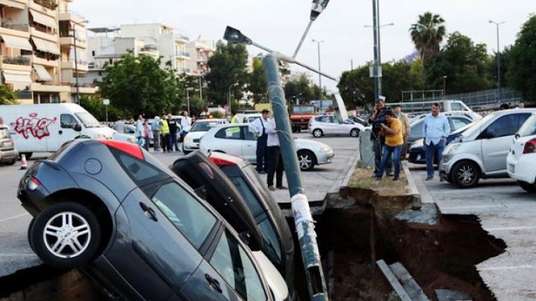 Κινούμενο το υπέδαφος στον ΗΣΑΠ Ταύρου: Νέα υποχώρηση, πλέον φαίνεται η κοίτη του Ιλισσού (ΦΩΤΟ-ΒΙΝΤΕΟ)