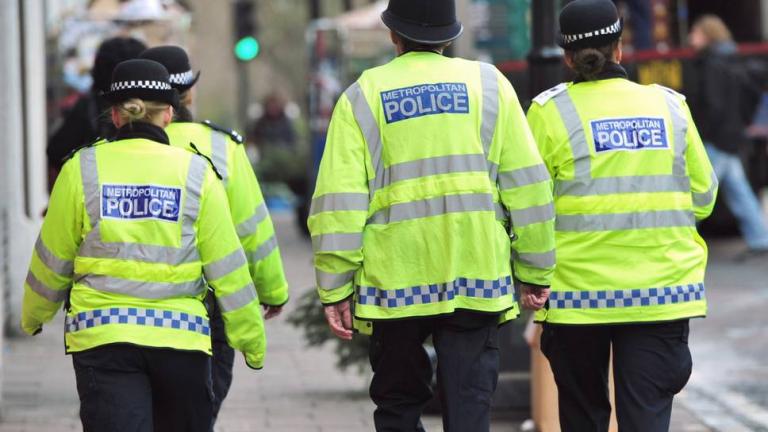Βρετανία: Δύο αγόρια, ηλικίας 12 και 15 ετών, τραυματίστηκαν από σφαίρες μέρα μεσημέρι στο Λονδίνο
