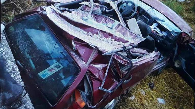 Τραγικό θανατηφόρο τροχαίο - Κόπηκε ο ουρανός του αυτοκινήτου (ΦΩΤΟ)