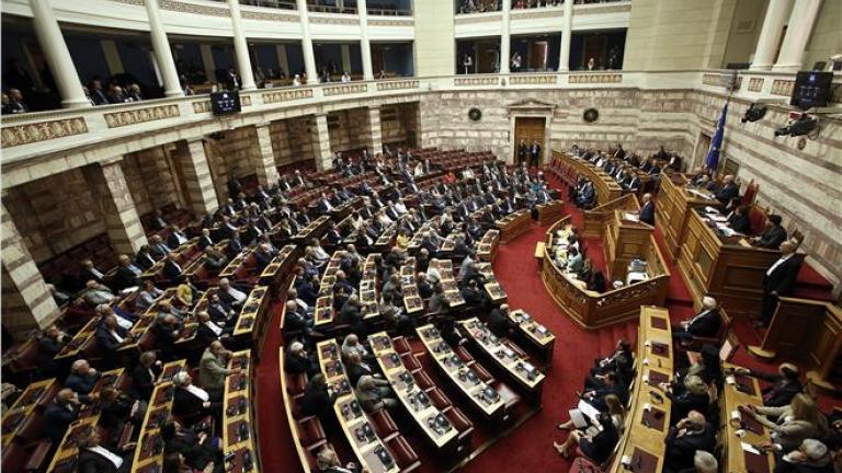 Βουλή: Ψηφίζεται  το νομοσχέδιο για την υιοθεσία και αναδοχή - Ποιοι θα «σπάσουν» την κομματική γραμμή;