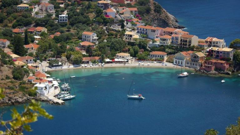 Κρυστάλλινα νερά, γραφικοί ορμίσκοι, εναλλασσόμενα τοπία - Ένα ελληνικό νησί παράδεισος - Έχετε παέι 