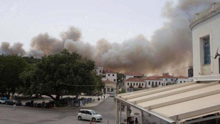 Μεγάλη πυρκαγιά  βρίσκεται σε εξέλιξη στην Πύλο εδώ και αρκετή ώρα (ΒΙΝΤΕΟ)