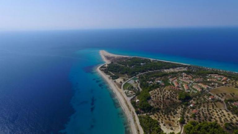 Η μοναδική ελληνική παραλία που αλλάζει σχήμα και.. εξαφανίζεται - Έχετε πάει; 