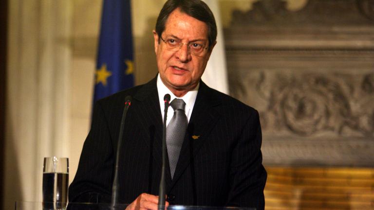 Ο Κύπριος πρόεδρος Νίκος Αναστασιάδης απέρριψε ισχυρισμούς και επικρίσεις ότι κάνει λόγο για λύση δύο κρατών