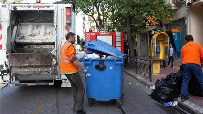 Σοκαριστικό εργατικό ατύχημα για καθαρίστρια, μητέρα 4 παιδιών: Την ώρα της αποκομιδής απορριμμάτων, πετάχτηκε πάνω της οξύ