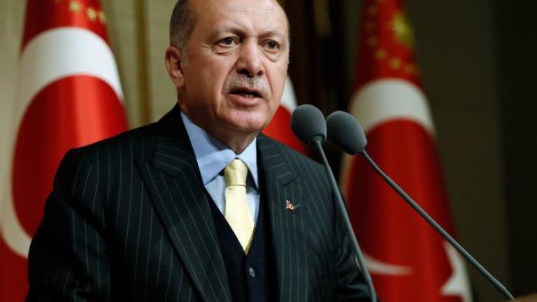 Ο Ρετζέπ Ταγίπ Ερντογάν τα βάζει τώρα με τον Moody's ότι ευθύνεται που έχει καταποντιστεί η τουρκική οικονομία 
