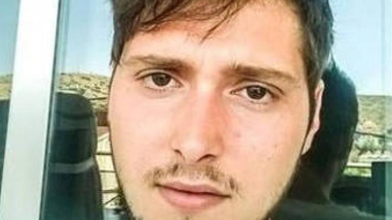 Συνεχίζεται το θρίλερ με τον 23χρονο Σαράντη Κολλιαδέλη,  που εξαφανίστηκε εν πλω για τον Πειραιά - Κάτι συνέβη στο στρατόπεδό του στην Χίο λέει ο πατέρας του (ΦΩΤΟ- ΒΙΝΤΕΟ)