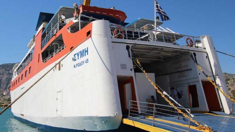 Πρόσκρουση επιβατηγού πλοίου στο λιμάνι της Σκιάθου