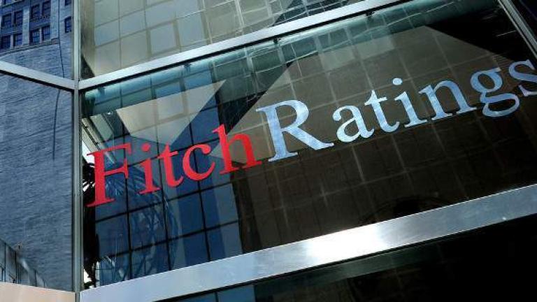 Fitch: Η απόφαση του Eurogroup βελτιώνει τη μακροπρόθεσμη βιωσιμότητα του ελληνικού χρέους