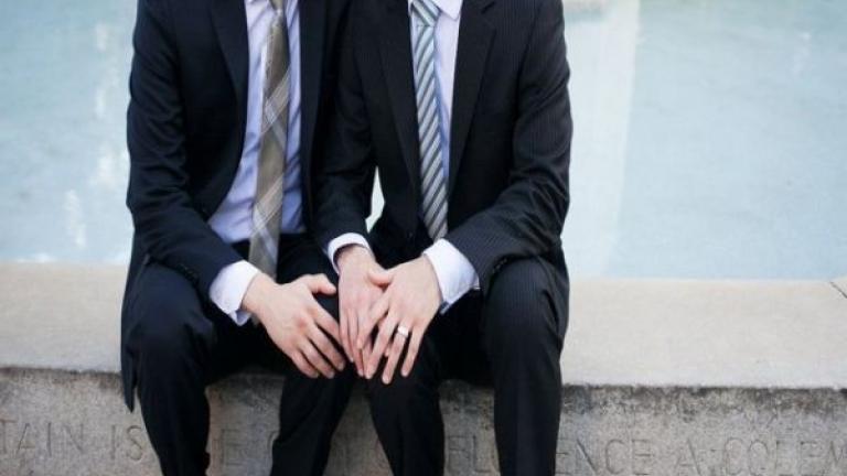 Ο ομοφυλόφιλος σύντροφος ενός πολίτη της ΕΕ έχει το δικαίωμα διαμονής παντού στην ΕΕ, έκρινε η ευρωπαϊκή δικαιοσύνη 