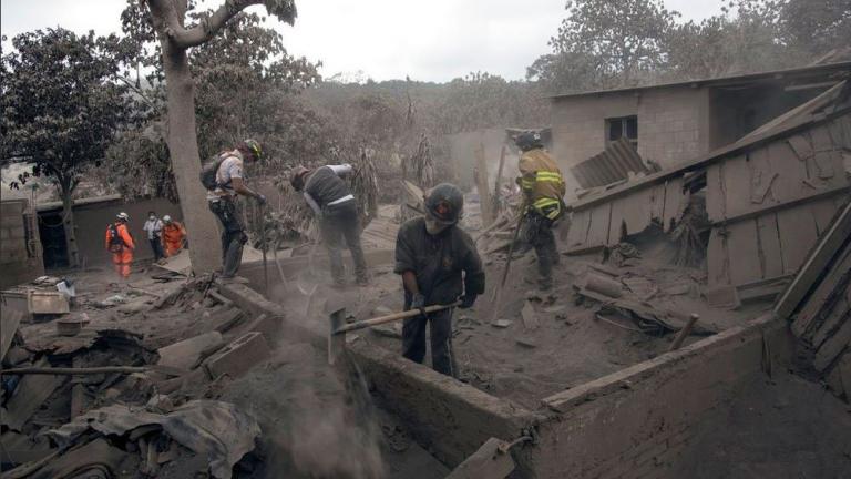 Γουατεμάλα: Συνεχώς μεγαλώνει η μακάβρια λίστα με τους νεκρούς από την έκρηξη του ηφαιστείου 