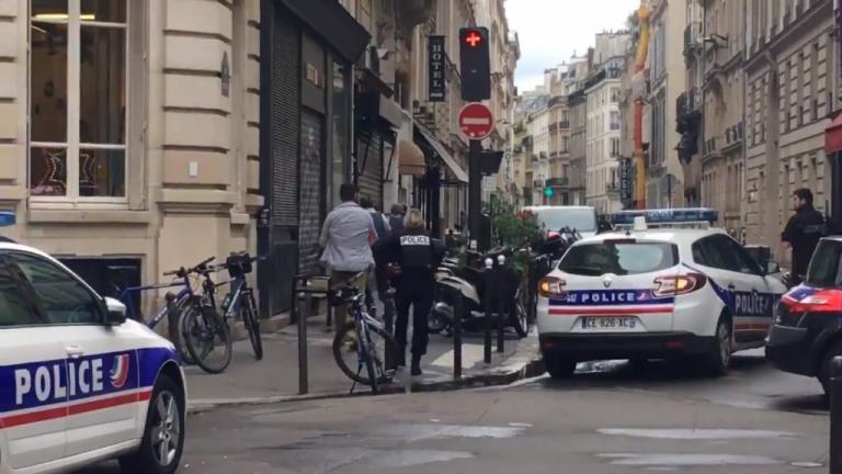 Κόκκινος συναγερμός στο Παρίσι: Ένοπλος κρατά ομήρους! (ΒΙΝΤΕΟ)