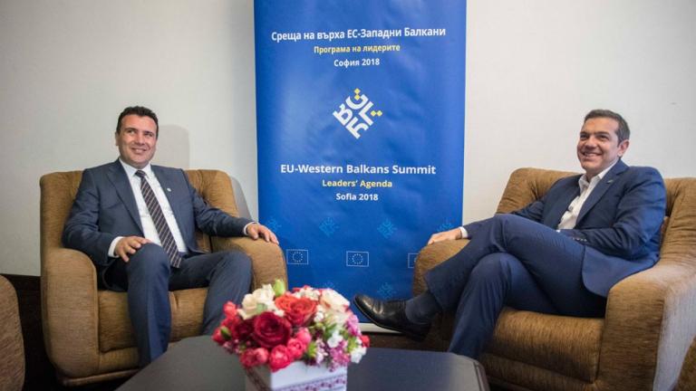 Ούτε τηλεφωνική επικοινωνία ανάμεσα σε Τσίπρα και Ζάεφ, ούτε και συμφωνία, λέει το Μαξίμου - «Η πλευρά της ΠΓΔΜ δεν είναι ακόμη έτοιμη να ανταποκριθεί στα όσα συμφωνήθηκαν στις Βρυξέλλες»