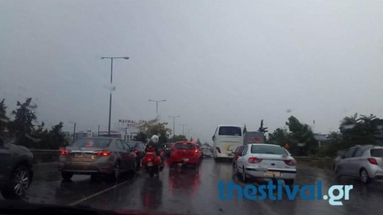 Θεσσαλονίκη: Καταρρακτώδης βροχή,ακινητοποιημένα οχήματα και κυκλοφοριακό κομφούζιο (ΒΙΝΤΕΟ)
