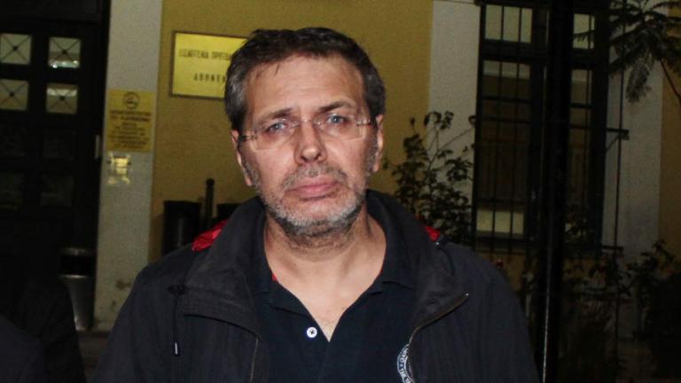 Στο Αυτόφωρο με πέντε κατηγορίες ο Στέφανος Χίος, για το πρωτοσέλιδο της εφημερίδας ΜΑΚΕΛΕΙΟ - Αναβολή της δίκης του για τα τέλη Ιουνίου
