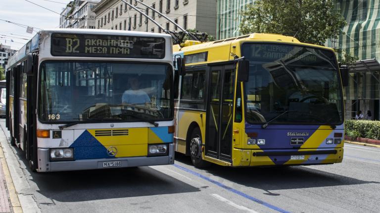 Διχασμένοι οι οδηγοί λεωφορείων και τρόλεϊ για την επιβίβαση από τη μπροστινή πόρτα