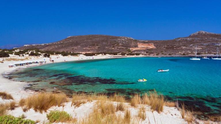 Σμαραγδένια νερά, αμμόλοφοι, παραλίες και φωτεινός ουρανός. ΄Ενας τόπος στον οποίο θα θελήσετε να μείνετε για πάντα - Έχετε πάει; 