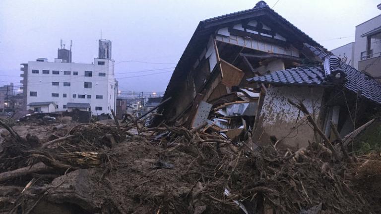Θρήνος στην Ιαπωνία: 81 νεκροί από τις καταστροφικές βροχοπτώσεις (ΦΩΤΟ+ΒΙΝΤΕΟ)