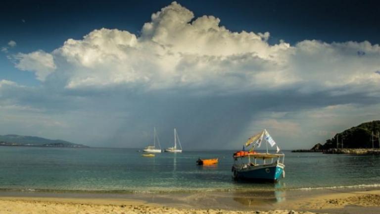 ΚΑΙΡΟΣ 25/7/2018: Σύννεφα, βροχές, μεμονωμένες καταιγίδες - Βελτίωση από το βράδυ 