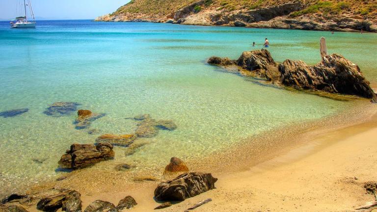 Το νησί με τις απίστευτες παραλίες που σε πάει πίσω στο χρόνο και ζεισ την παλιά Ελλάδα - Έχετε πάει; 