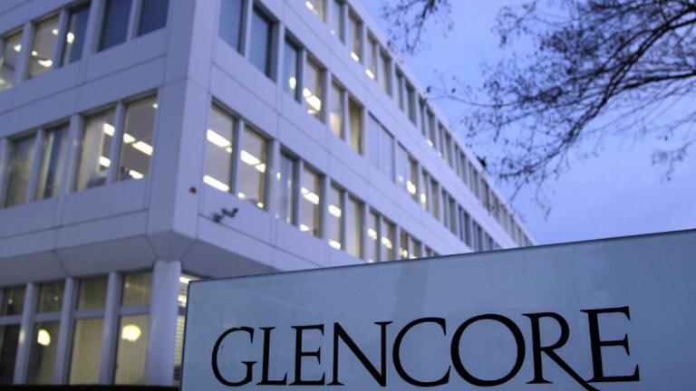 Δεκατρία καυτά ερωτηματικά για την πώληση των ΕΛΠΕ από το ΤΑΙΠΕΔ  και την εμπλοκή της Glencore