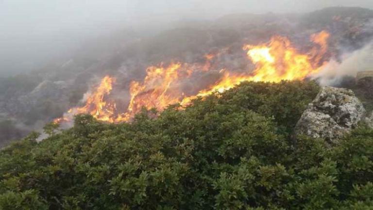 Κοντά σε σπίτια η φωτιά στον Αποκόρωνα Χανίων-Απειλεί το χωριό Βρύσες