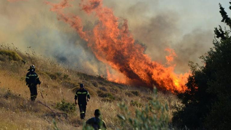 Δύο πυρκαγιές σε εξέλιξη στην Κρήτη όπου πνέουν ισχυροί άνεμοι