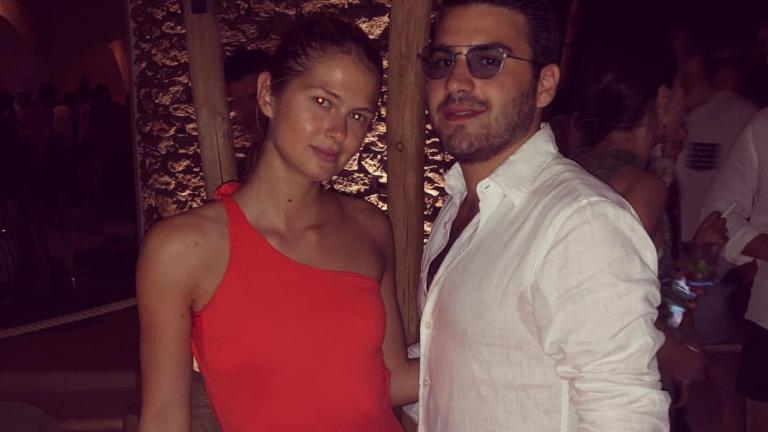 Αμαλία Κωστοπούλου: Σέξι πόζα με κόκκινο μαγιό στη Μύκονο