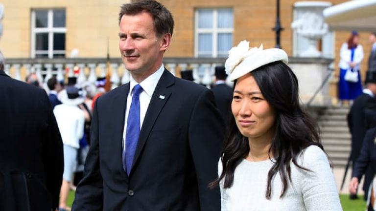 "Tρομερή" γκάφα του Βρετανού ΥΠΕΞ για την γυναίκα του στην Κίνα - "Είναι Γιαπωνέζα, είναι Κινέζα..."