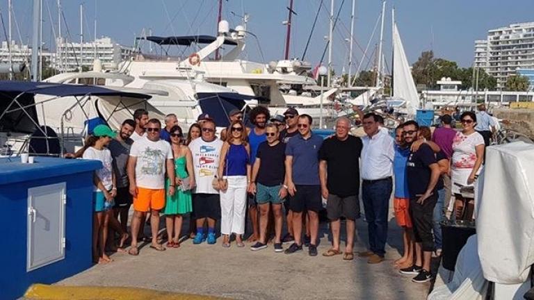  Δύο πρωταθλητές από το Λίβανο, οι Τζορτζ Τζαμάλ και Τζατ Γκοσν αναχώρησαν το πρωί από τη μαρίνα της Λάρνακας για να φτάσουν στην πόλη Μπατρούν του Λιβάνου με ιστιοσανίδες.