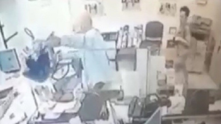 Καρέ καρέ η ένοπλη ληστεία που σημειώθηκε το πρωί της Παρασκευής σε υποκατάστημα τράπεζας που βρίσκεται μέσα στο Αττικό Νοσοκομείο