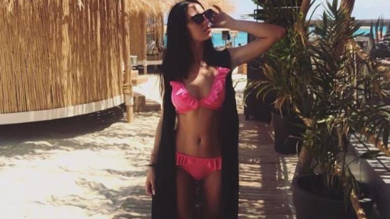 Power of love: Η Τζούλια με μαγιό στη Μύκονο 