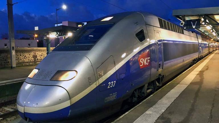 Γαλλία: Κοριτσάκι «εκτοξεύτηκε» και διαμεήστηκε από χτύπημα τρένου υψηλής ταχύτηταςΓαλλία: Κοριτσάκι «εκτοξεύτηκε» και διαμεήστηκε από χτύπημα τρένου υψηλής ταχύτητας