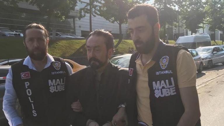 Τουρκία: Νέα σύλληψη συγγραφέα και ανθρωποκυνηγητό για εκατοντάδες υποστηρικτές του