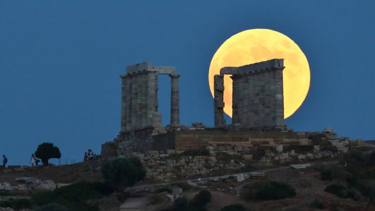 Σε εξέλιξη βρίσκεται ανά την υφήλιο η εμφάνιση του ματωμένου φεγγαριού-Δείτε το LIVE