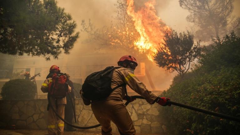 Ανεξέλεγκτη η πυρκαγιά στην Κινέτα - Φλόγες καίνε σπίτια στους οικισμούς Γαλήνη και Μαρούλα και Πανόραμα -Στην παραλία κατευθύνεται το πύρινο μέτωπο-Χτυπούν οι καμπάνες (ΦΩΤΟ+ΒΙΝΤΕΟ) 