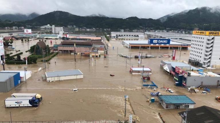 Ιαπωνία: Στους εκατό έφτασαν οι νεκροί - Συνεχίζονται οι προσπάθειες των σωστικών συνεργείων