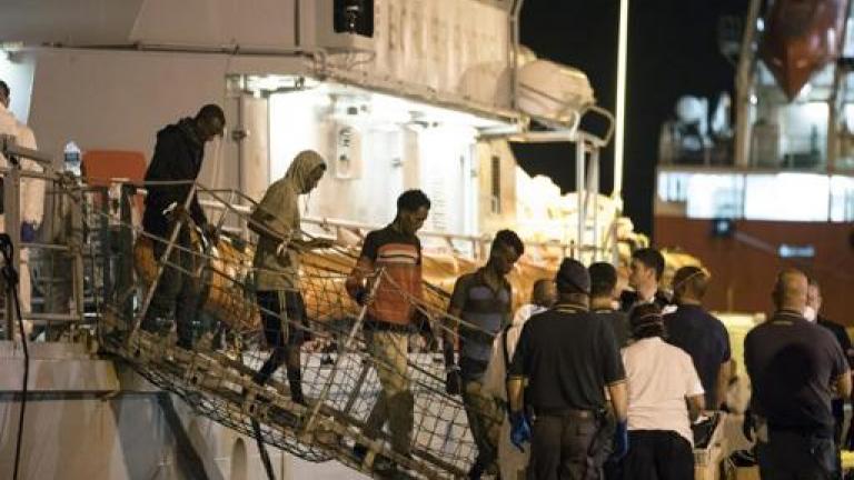 Ιταλία: Αποβιβάστηκαν οι 450 μετανάστες