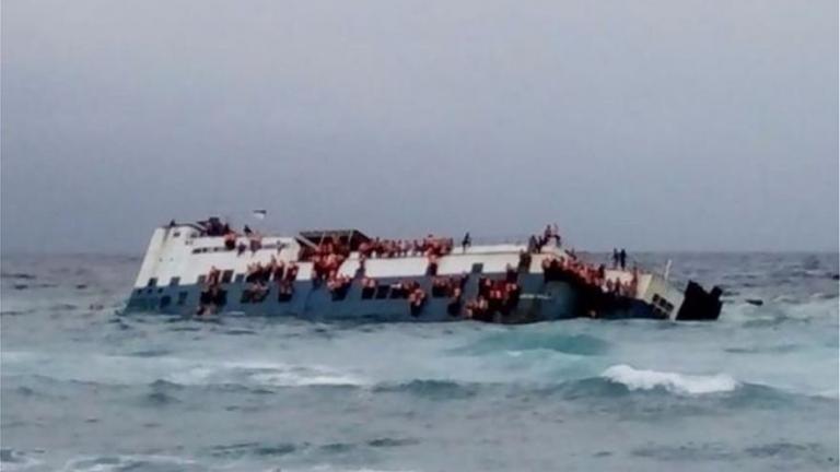 Σοκαριστικές εικόνες από ναυάγιο φέρι μποτ στην Ινδονησία - Χωρίς σωσίβια οι έντρομοι επιβάτες