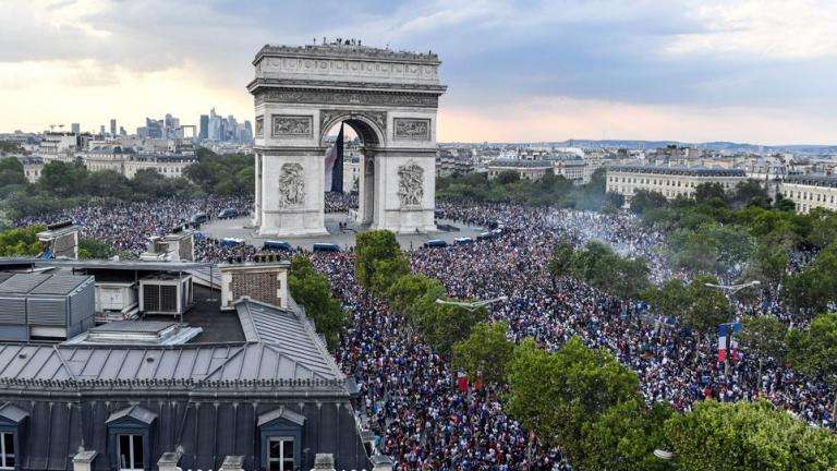 Μουντιάλ 2018: Ξέφρενοι πανηγυρισμοί στο Παρίσι για την κατάκτηση του Παγκοσμίου Κυπέλλου