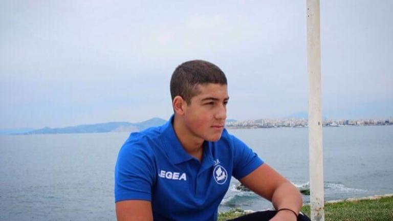 Θρήνος στην κηδεία του 18χρονου αθλητή, Δημήτρη Παυλογιάννη, που κατέρρευσε την Κυριακή στη Θεσσαλονίκη-Από τι πέθανε