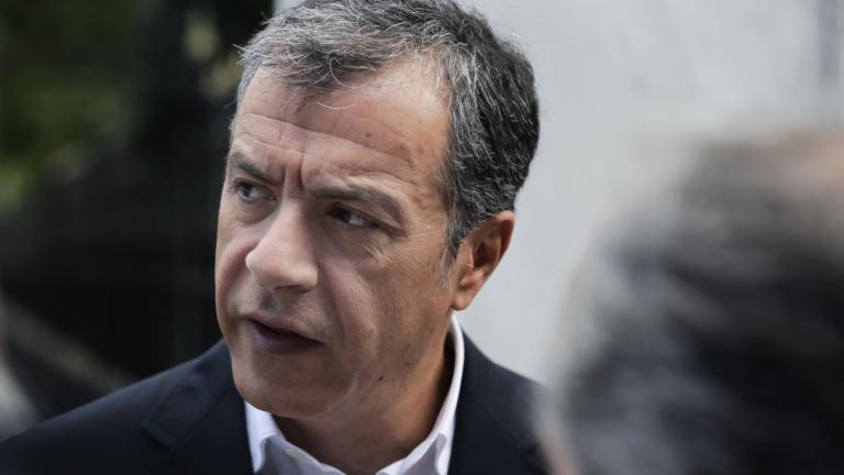 Σε εσωτερικό «δημοψήφισμα« καταφεύγει ο Στ. Θεοδωράκης για να αποτρέψει τη διάλυση