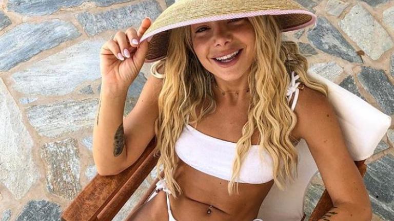 Φόρεσε το μαγιό της Μενεγάκη και τρέλανε κόσμο 