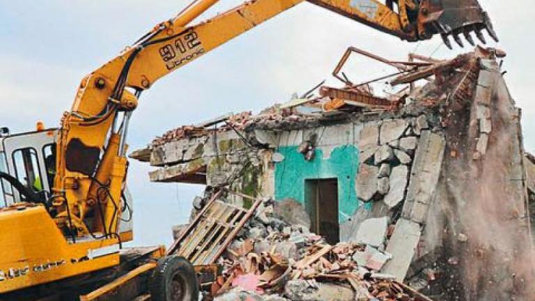Ξεκίνησε η κατεδάφιση των αυθαίρετων κτισμάτων	