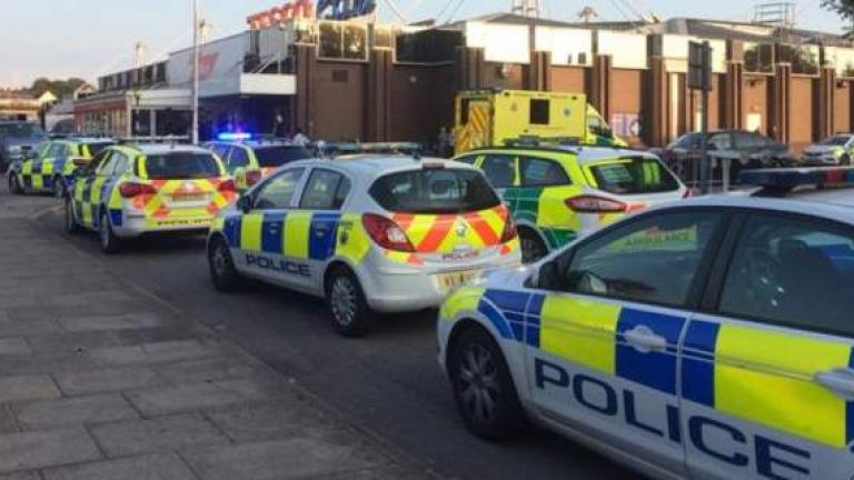 Δύο άνθρωποι τραυματίστηκαν σοβαρά μετά από καβγά που σημειώθηκε σε σουπερμάρκετ στο Μπρίστολ