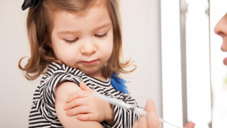Ιταλία: Αναβάλλονται οι κυρώσεις για όσους δεν εμβολιάζουν τα παιδιά τους 