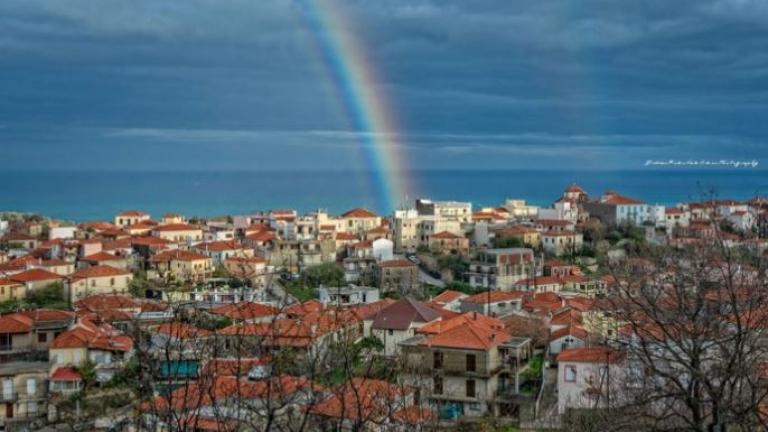 Το «Μπαλκόνι» του Αιγαίου: Έρωτας με την πρώτη βουτιά δυο ωρίτσες από την Αθήνα