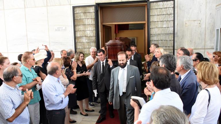 Θλίψη και συγκίνηση στην κηδεία του αδερφού της Μελίνας Μερκούρη, Σπύρου (ΦΩΤΟ)